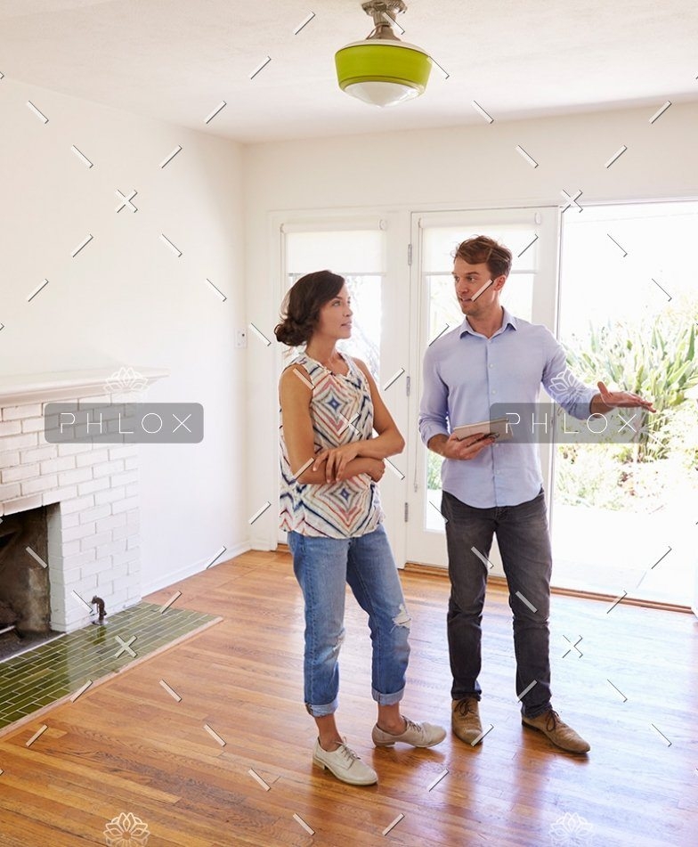 male-realtor-showing-female-client-around-house-PXLCYLL-784x951.jpg